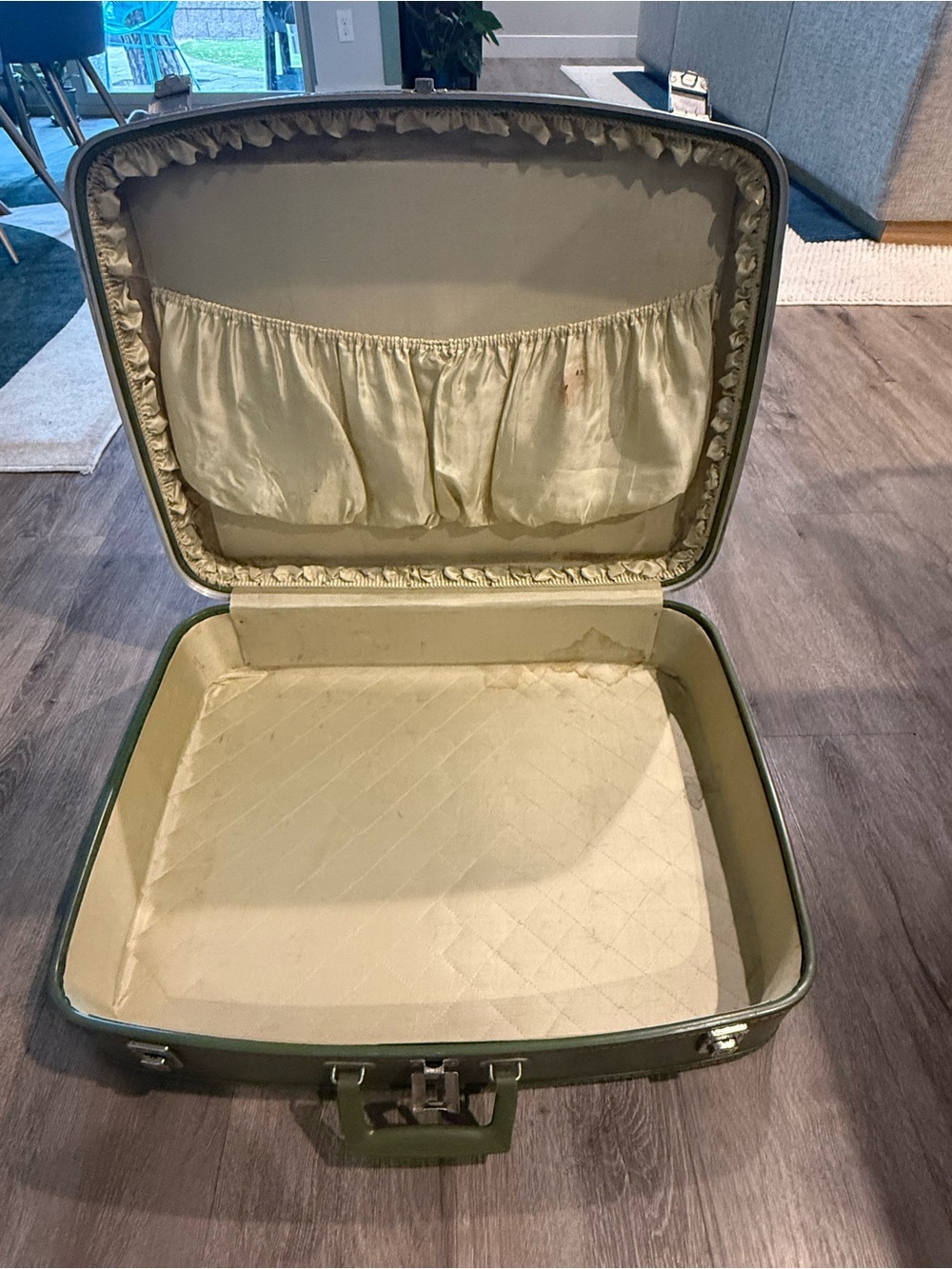 Vintage Olive Green Travel Suitcase - Picture 3 of 4